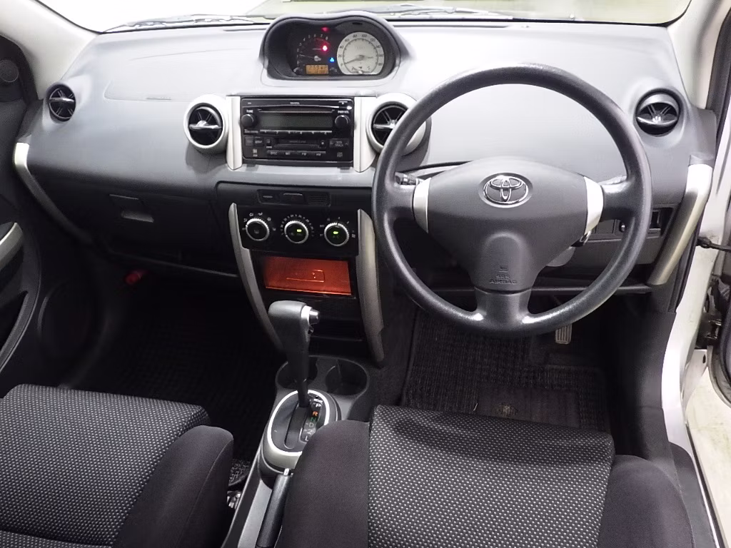 TOYOTA IST