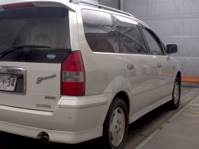 MITSUBISHI CHARIOT GRANDIS