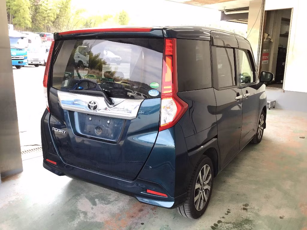 TOYOTA ROOMY