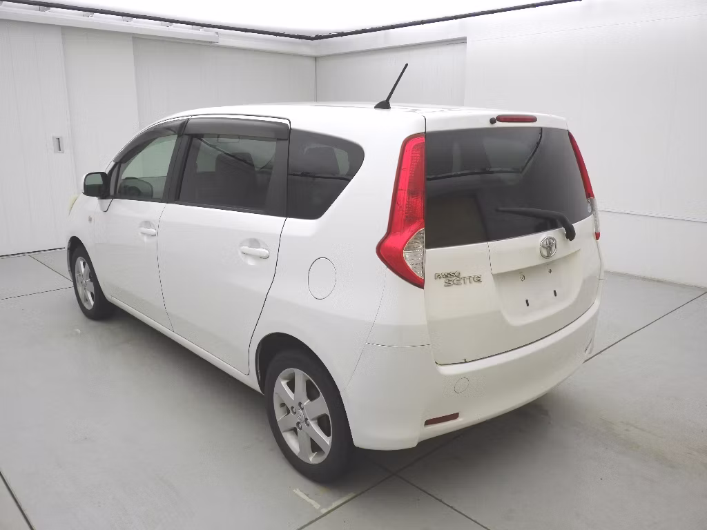 TOYOTA PASSO SETTE