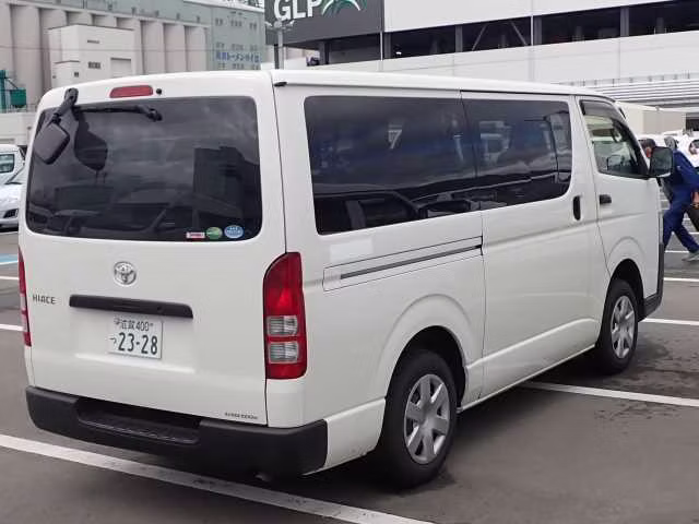 TOYOTA REGIUS ACE