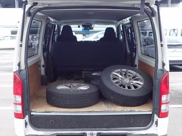 TOYOTA REGIUS ACE