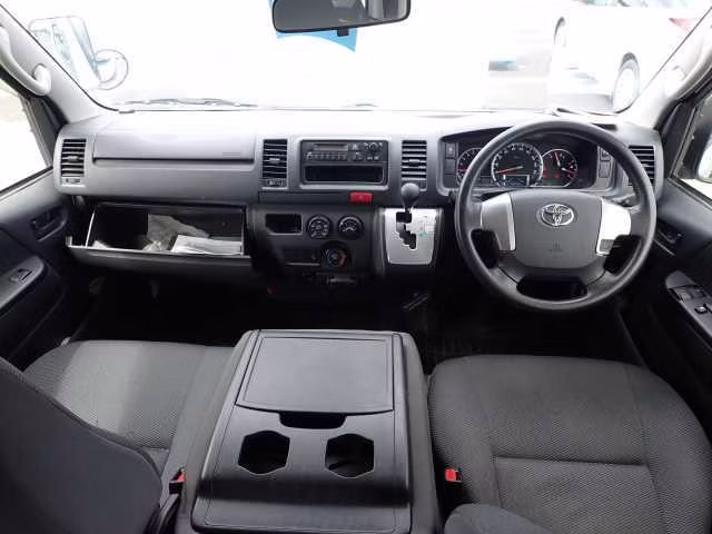 TOYOTA REGIUS ACE