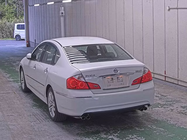 NISSAN FUGA