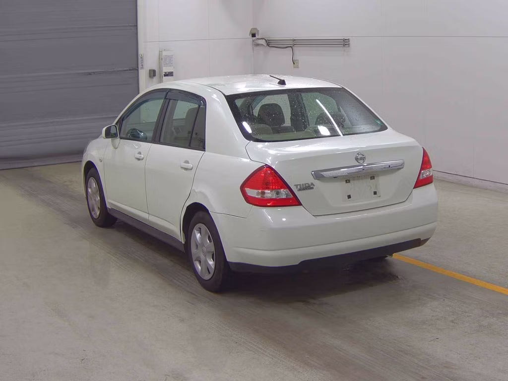 NISSAN TIIDA LATIO