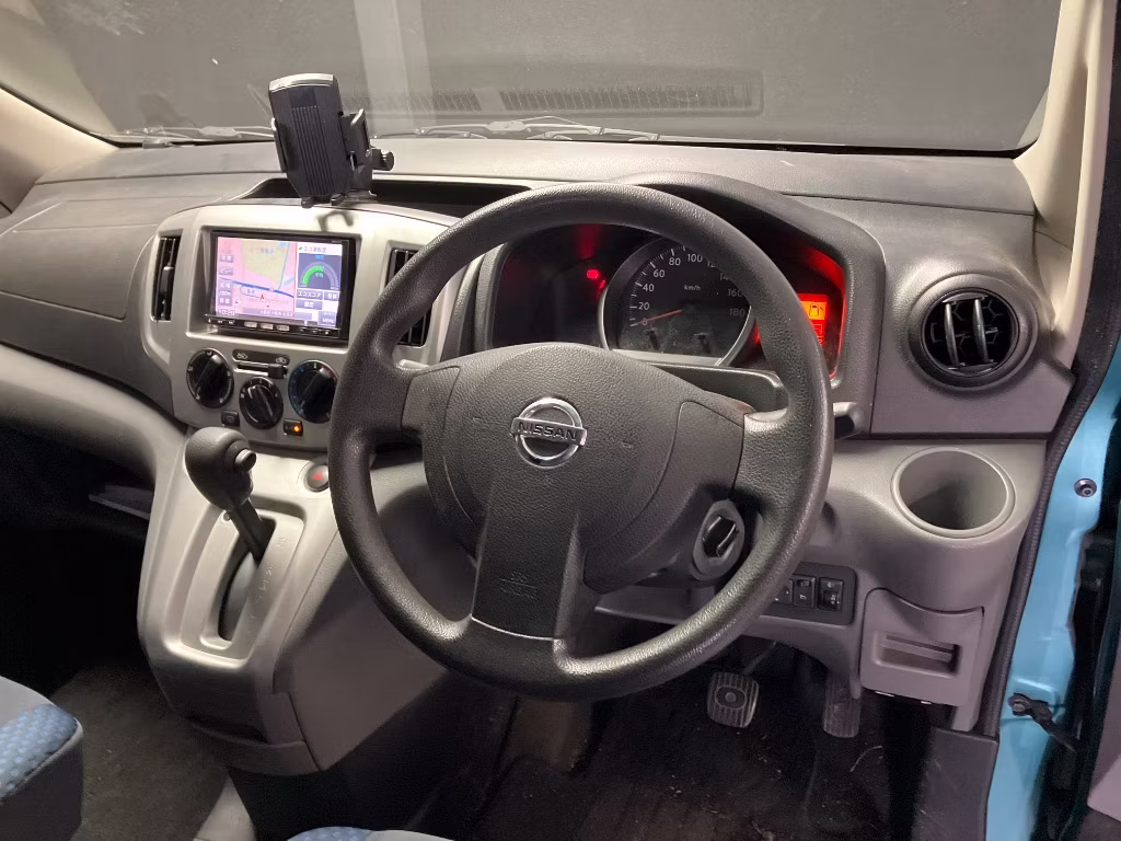 NISSAN NV200