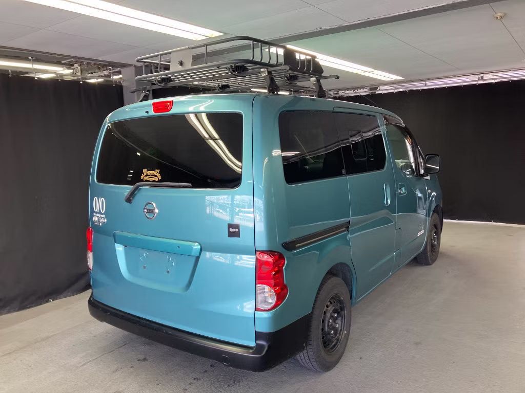 NISSAN NV200