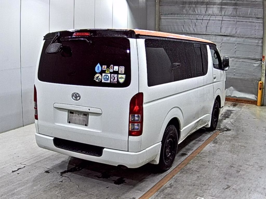 TOYOTA REGIUS ACE