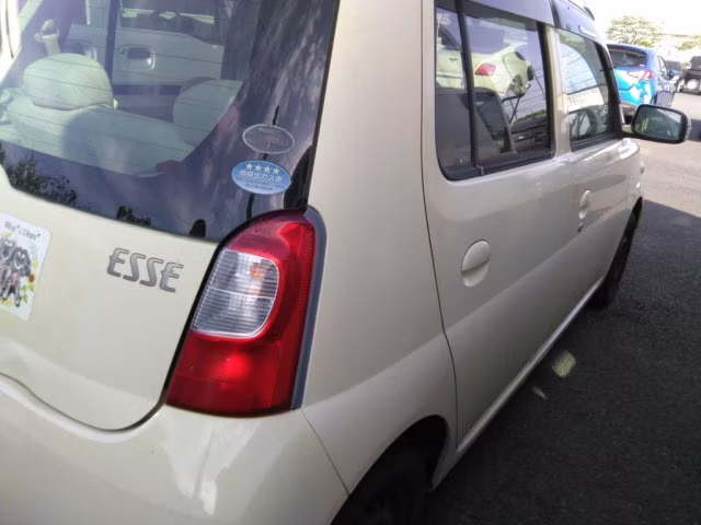 DAIHATSU ESSE