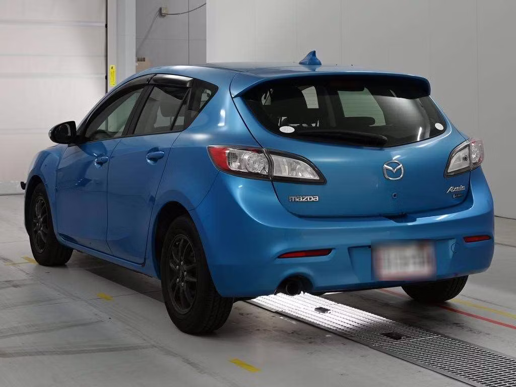 MAZDA AXELA