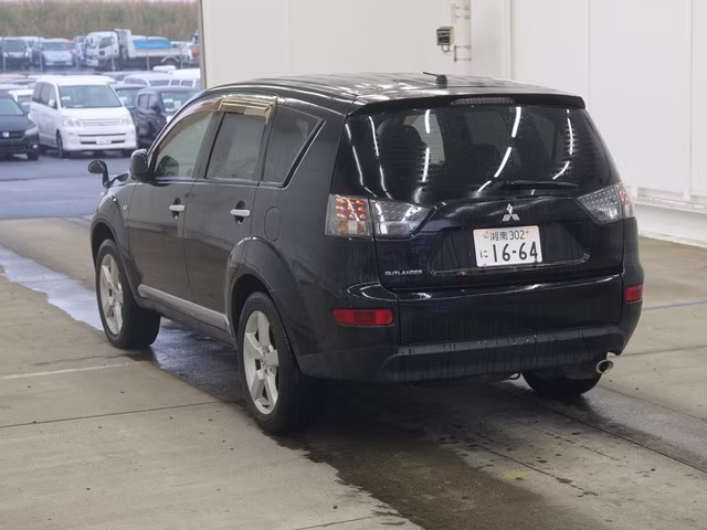 MITSUBISHI OUTLANDER