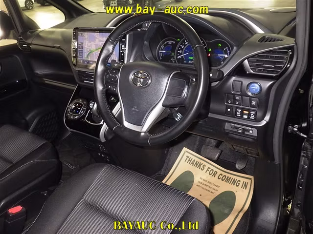 TOYOTA VOXY