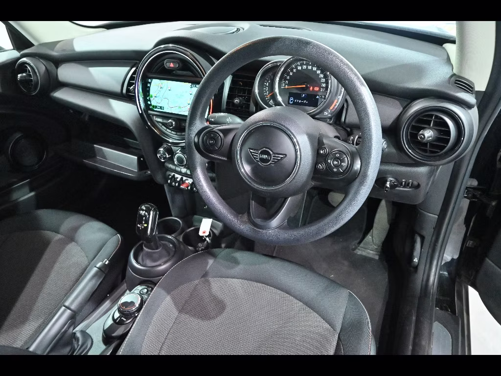 MINI HATCH
