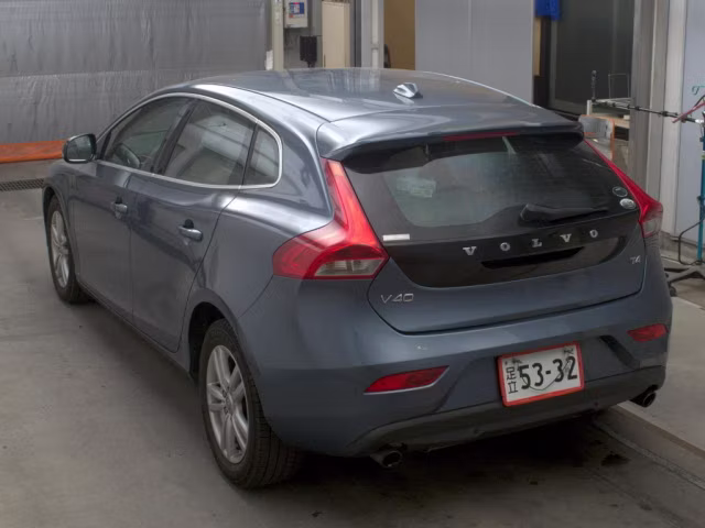 VOLVO V40