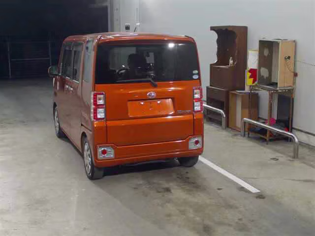 DAIHATSU WAKE