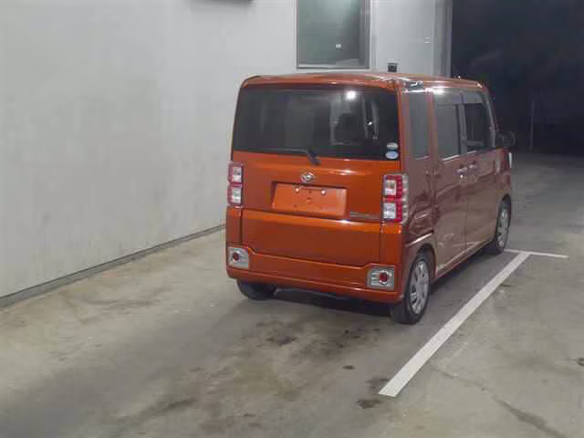 DAIHATSU WAKE