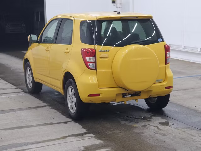 TOYOTA RUSH