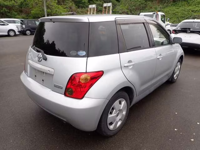 TOYOTA IST