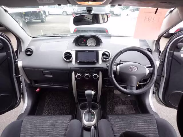 TOYOTA IST