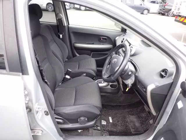 TOYOTA IST