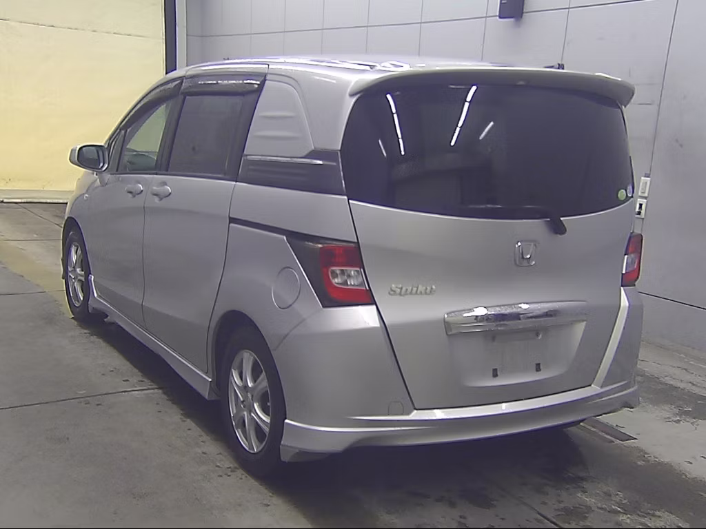 HONDA FREED SPIKE
