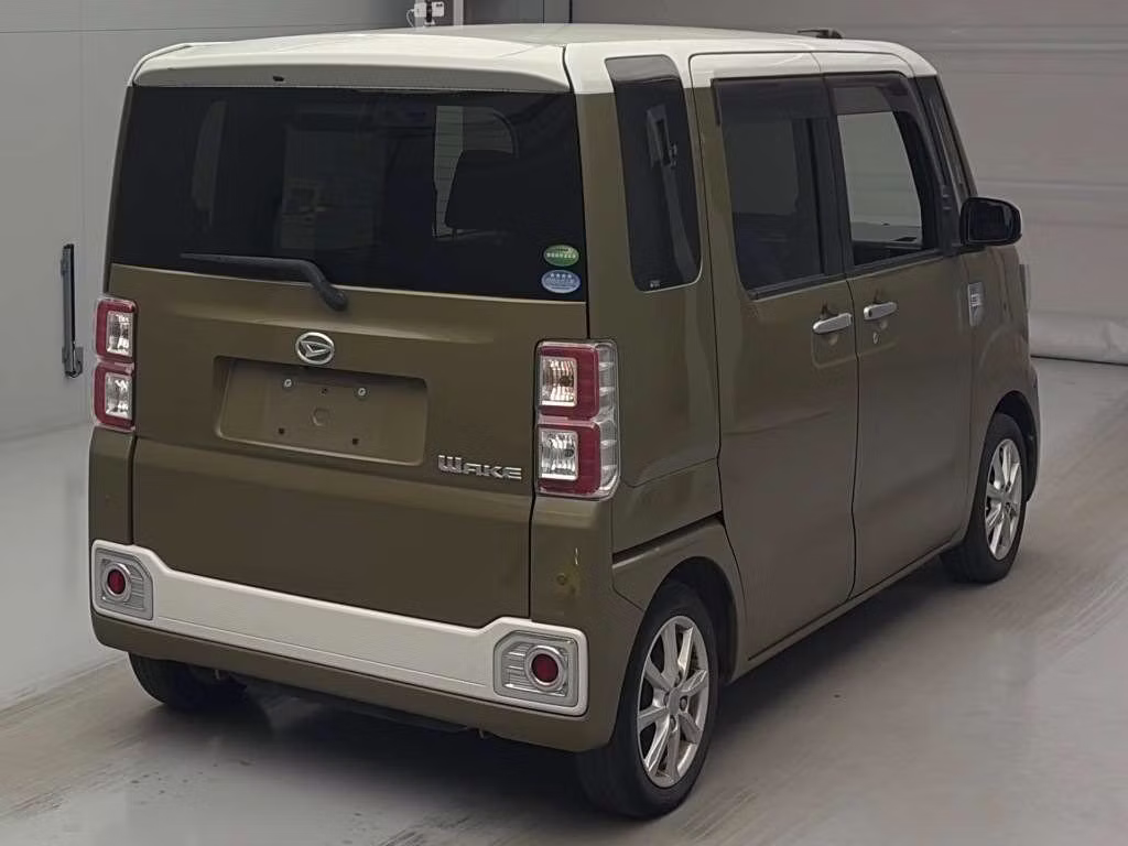 DAIHATSU WAKE