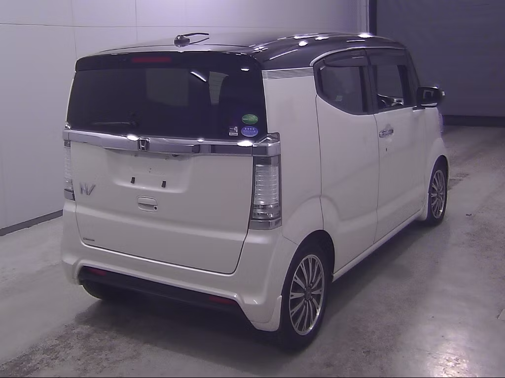 HONDA N-BOX SLASH