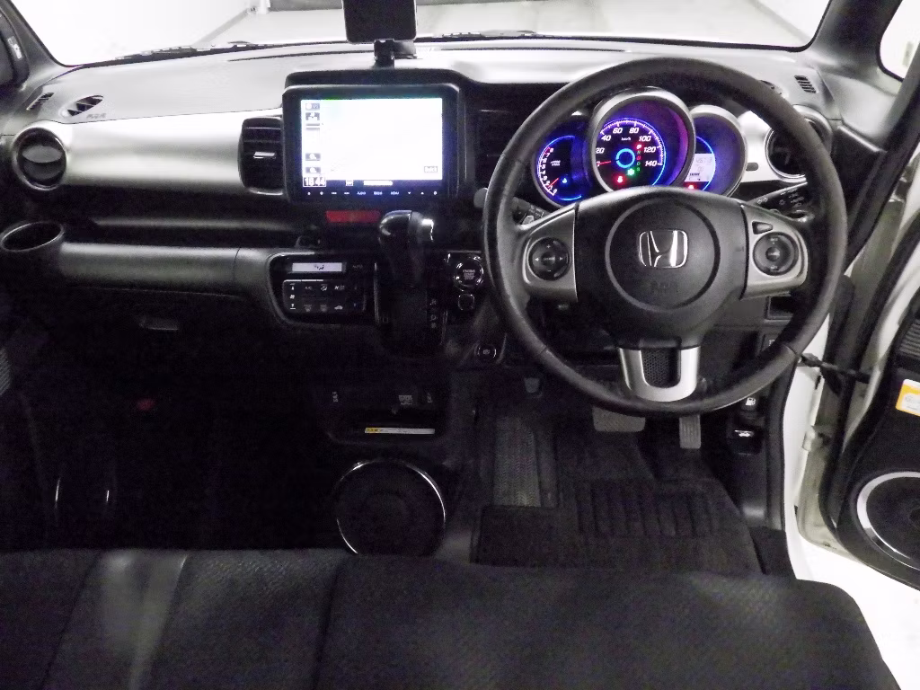 HONDA N-BOX SLASH