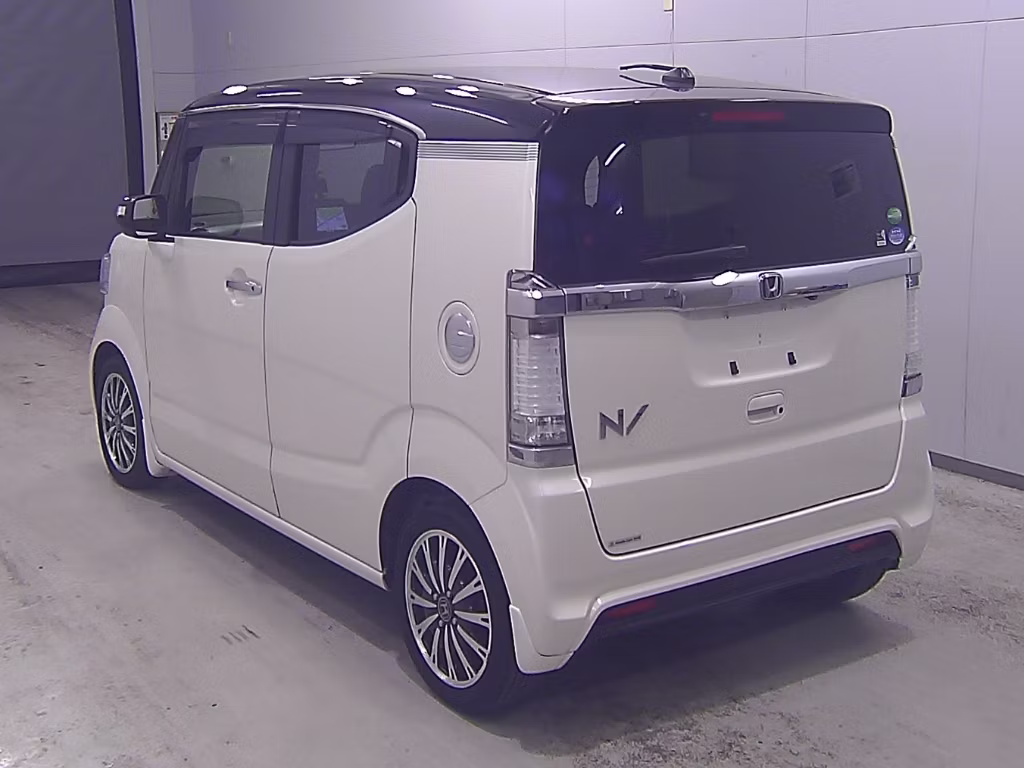 HONDA N-BOX SLASH