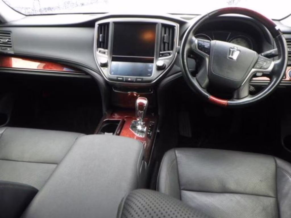 TOYOTA CROWN MAJESTA