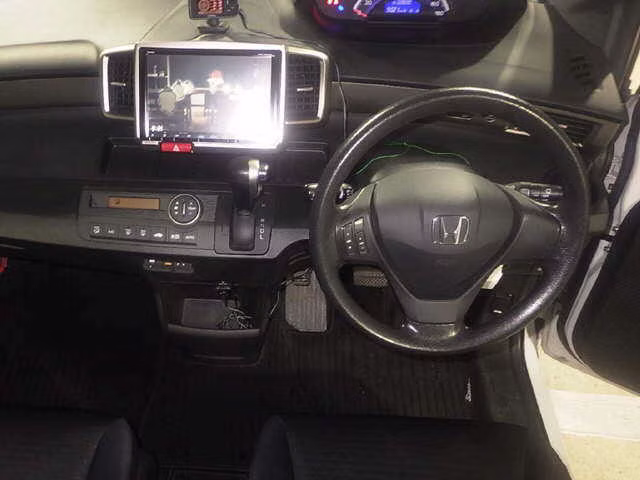 HONDA FREED SPIKE