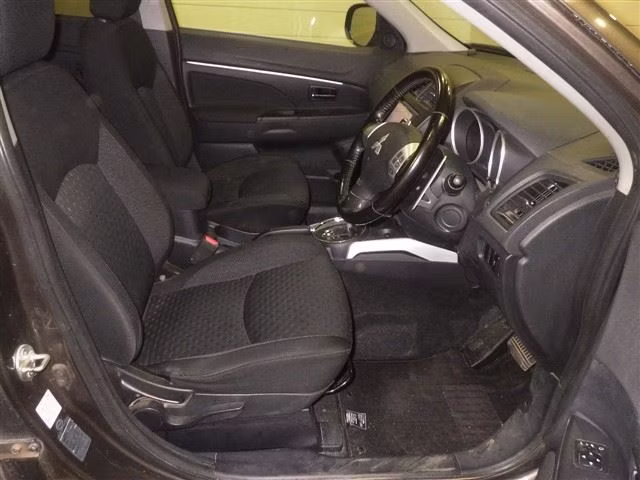 MITSUBISHI RVR