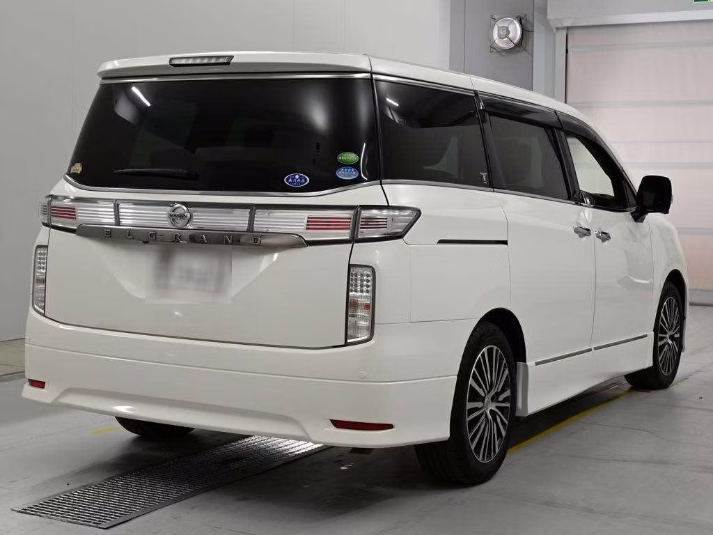 NISSAN ELGRAND