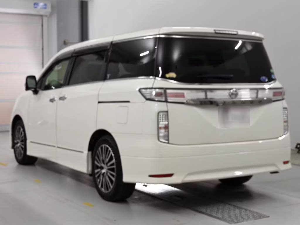NISSAN ELGRAND