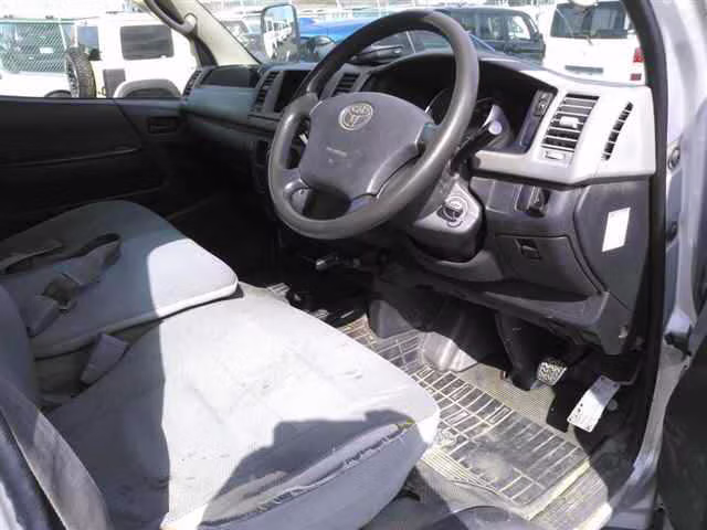 TOYOTA REGIUS ACE