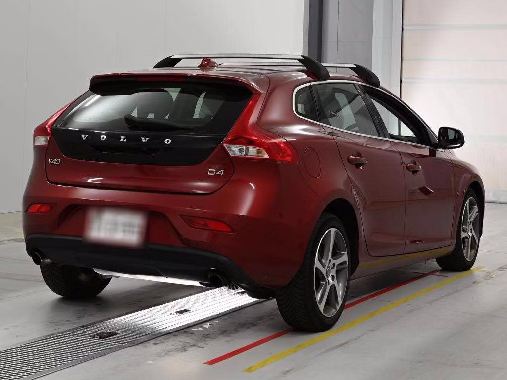 VOLVO V40
