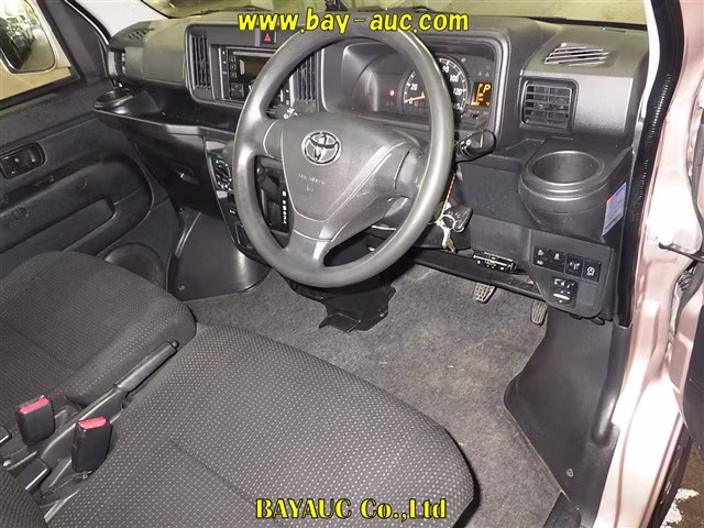 TOYOTA PIXIS VAN