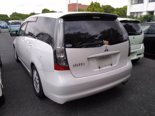 MITSUBISHI GRANDIS