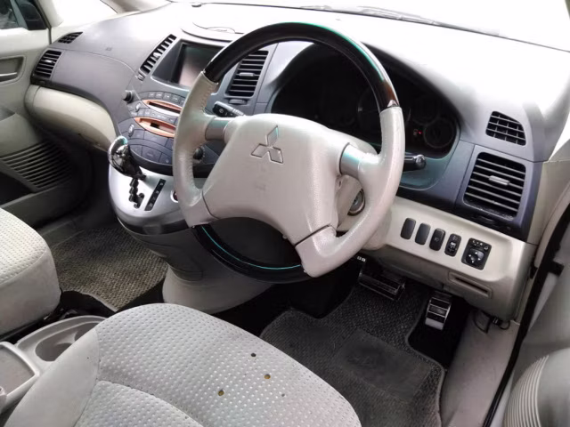 MITSUBISHI GRANDIS