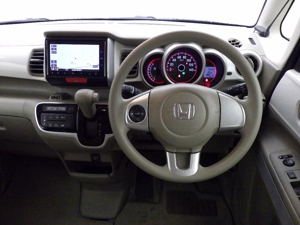HONDA N-BOX SLASH