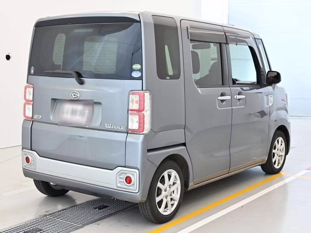 DAIHATSU WAKE