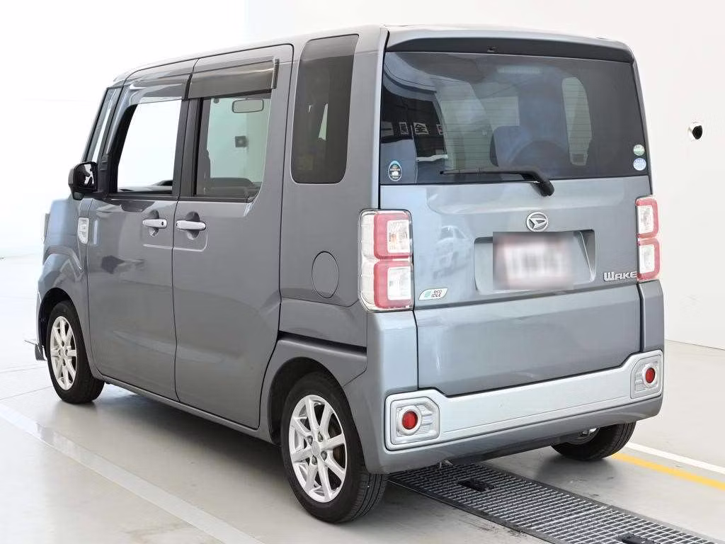 DAIHATSU WAKE