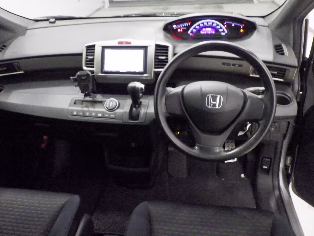 HONDA FREED SPIKE
