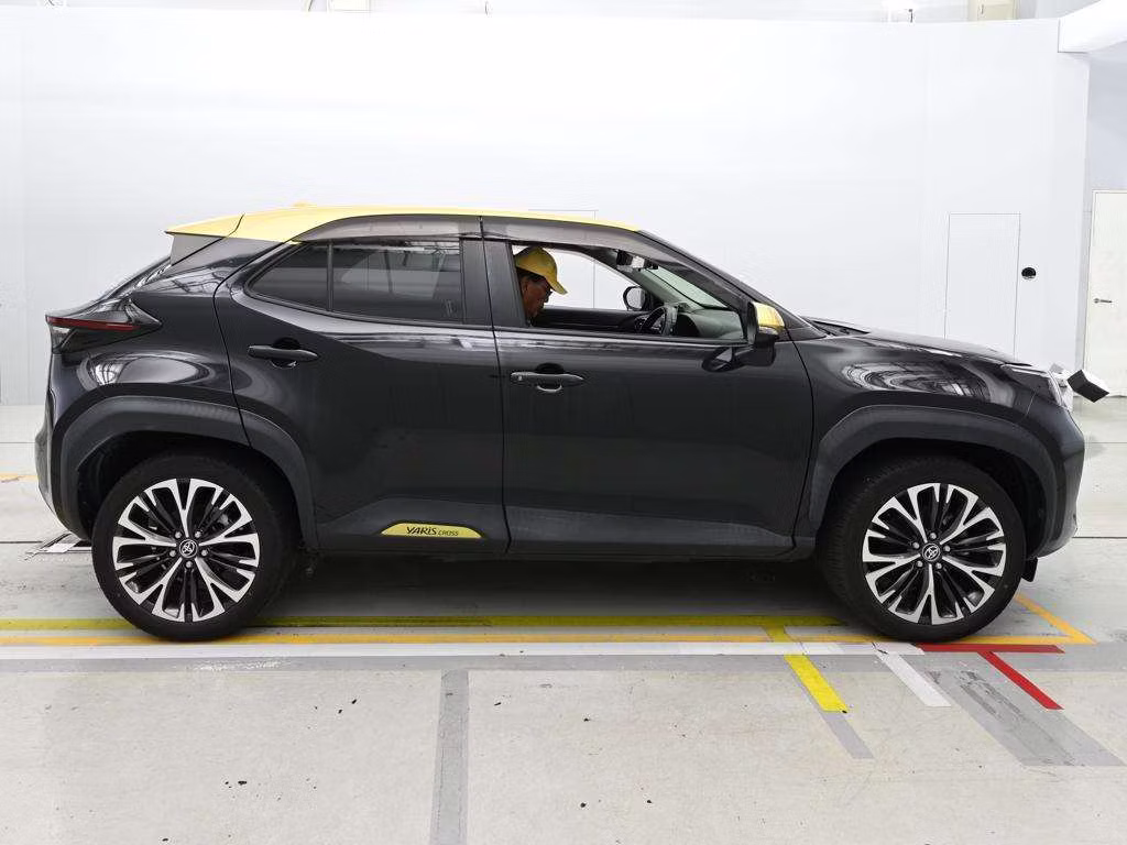 TOYOTA YARIS CROSS