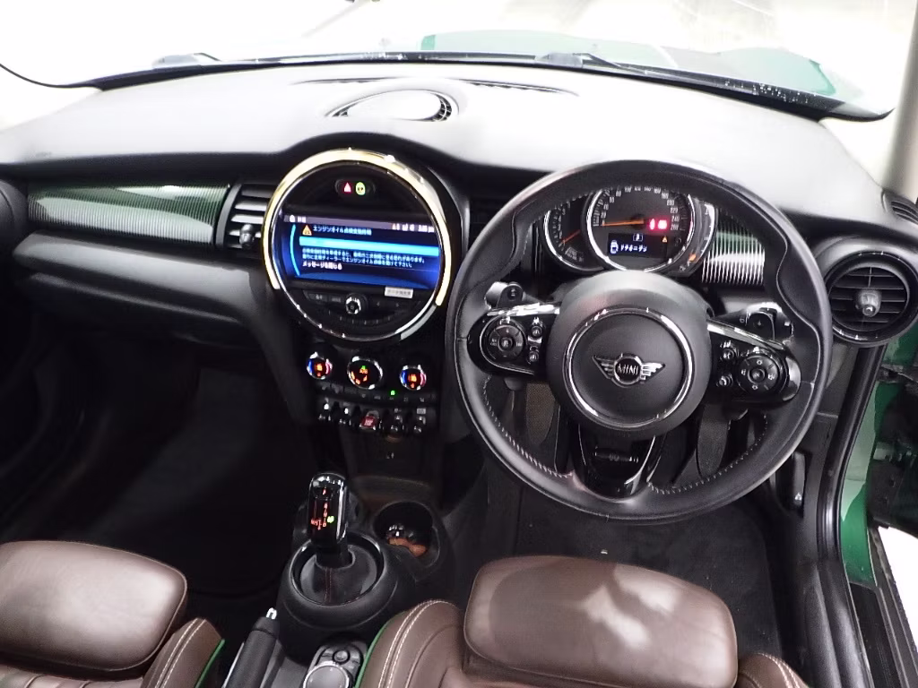MINI HATCH