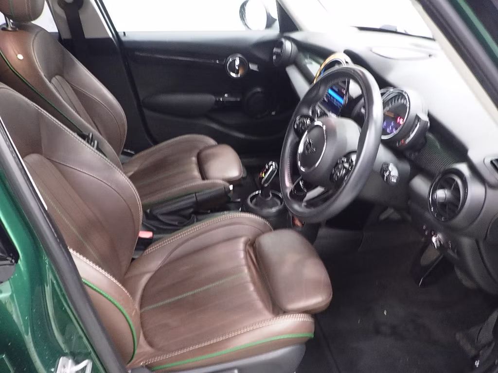 MINI HATCH