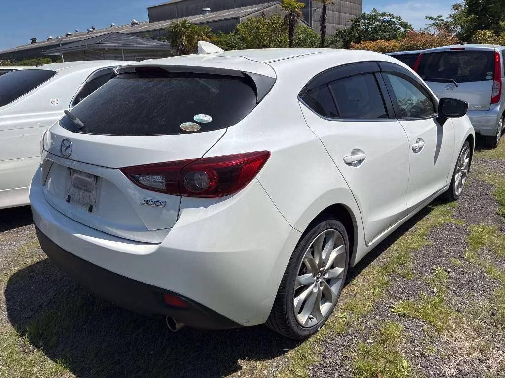 MAZDA AXELA