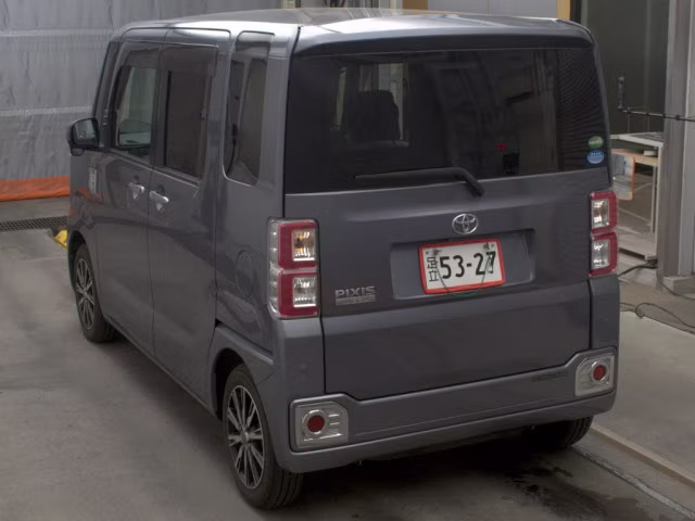 TOYOTA PIXIS MEGA