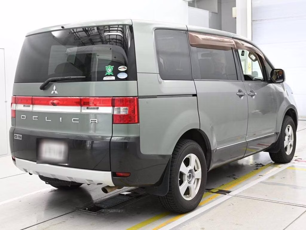 MITSUBISHI DELICA D:5