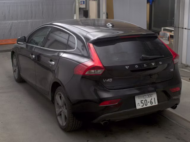 VOLVO V40